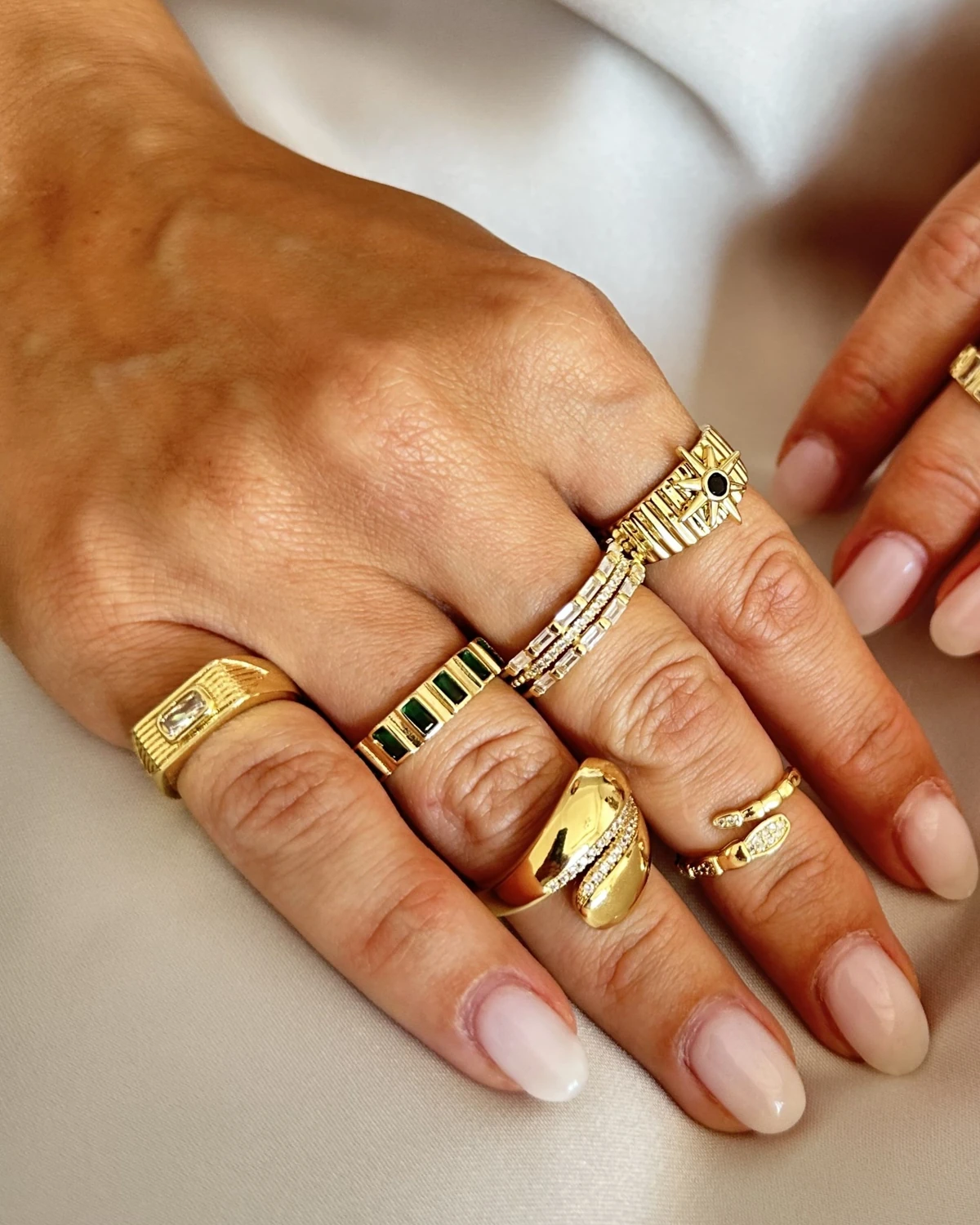 Emerald Glow – Ayarlanabilir Dikdörtgen Taşlı Yüzük